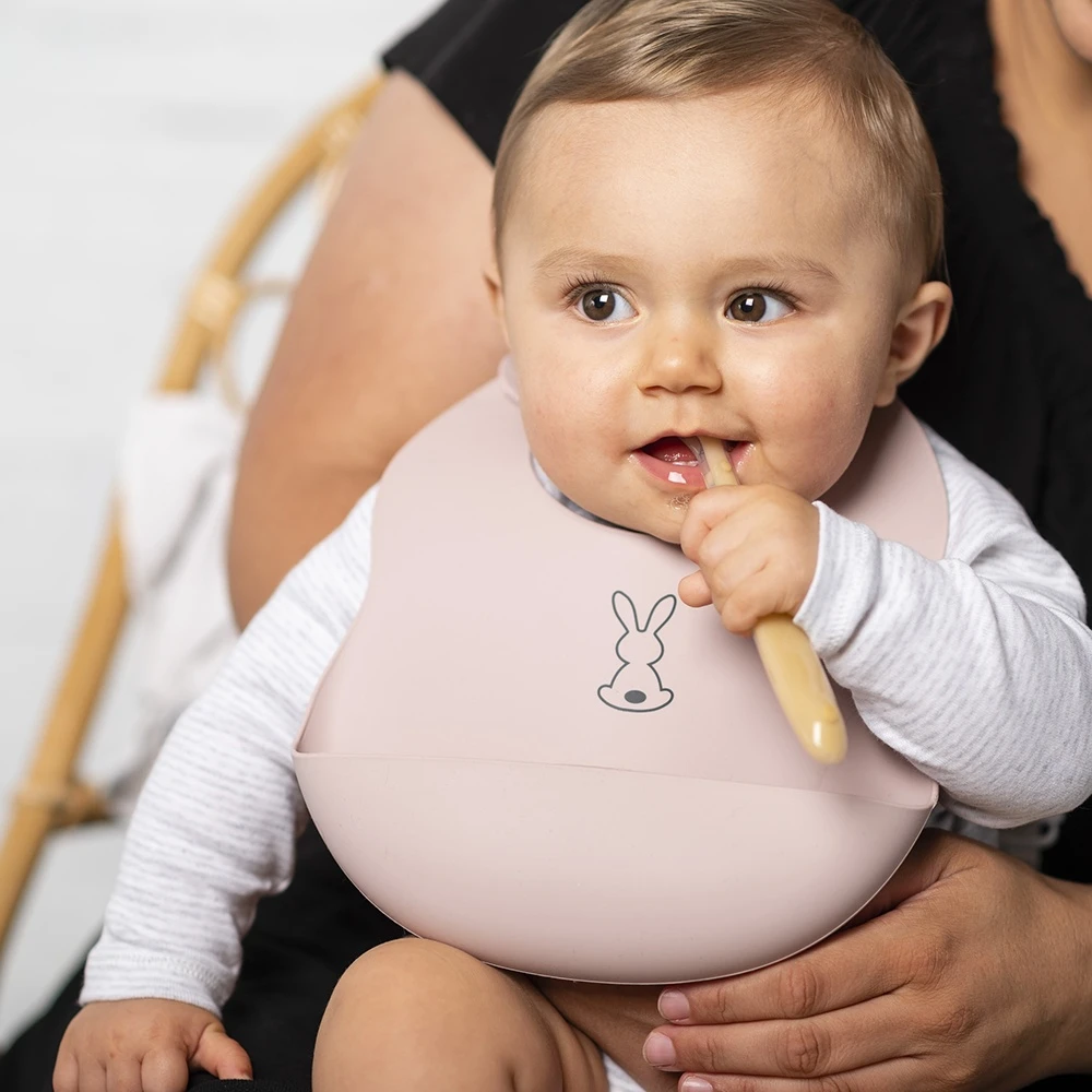 NATTOU Bavoir En Silicone Lapidou Rose 2 NATTOU Bavoir En Silicone Lapidou Rose – Image 2